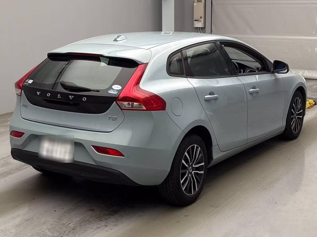 VOLVO V40