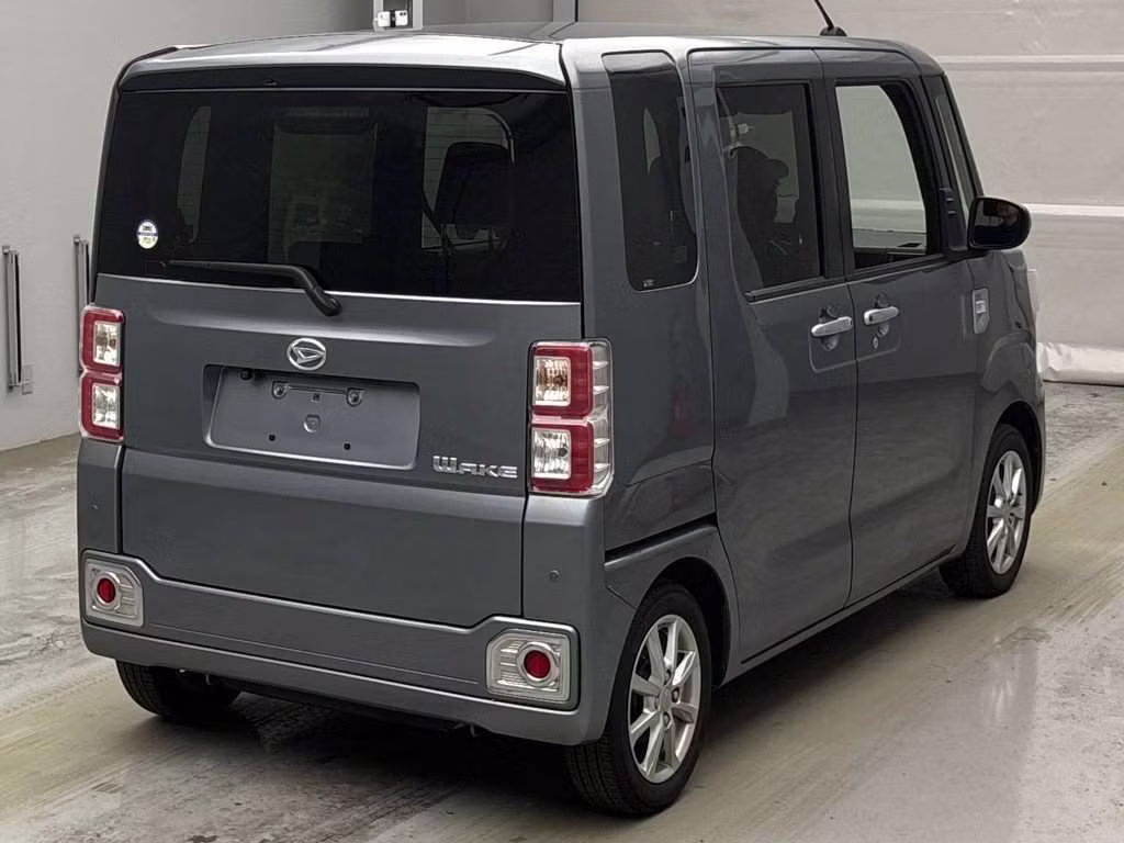 DAIHATSU WAKE