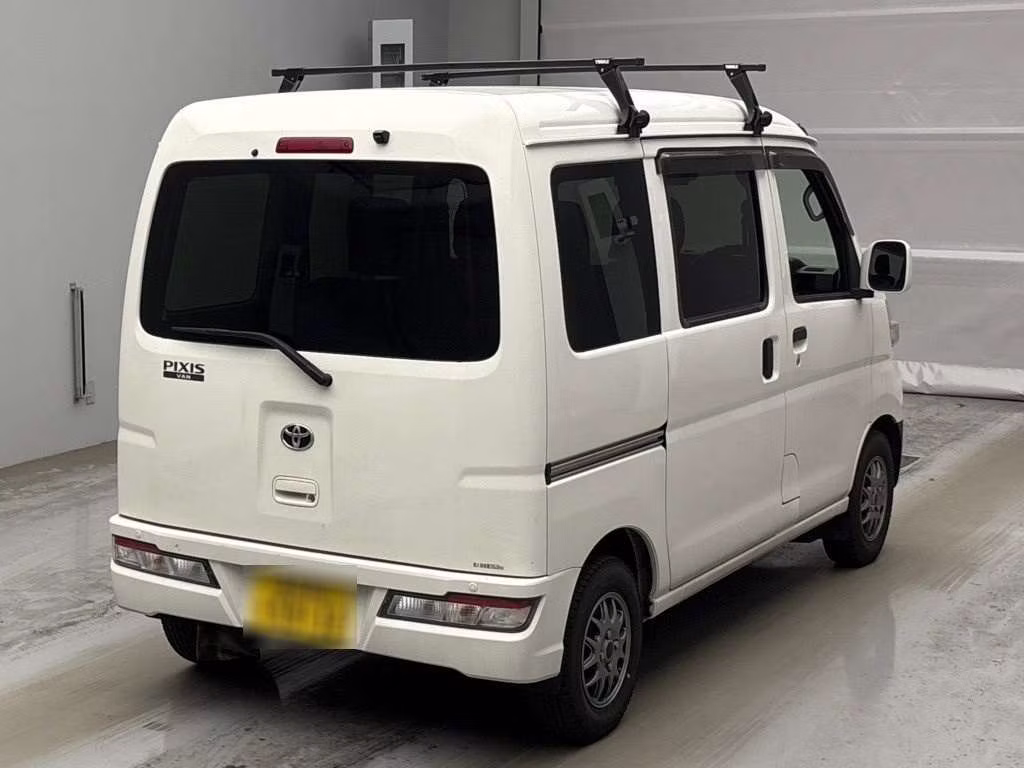 TOYOTA PIXIS VAN