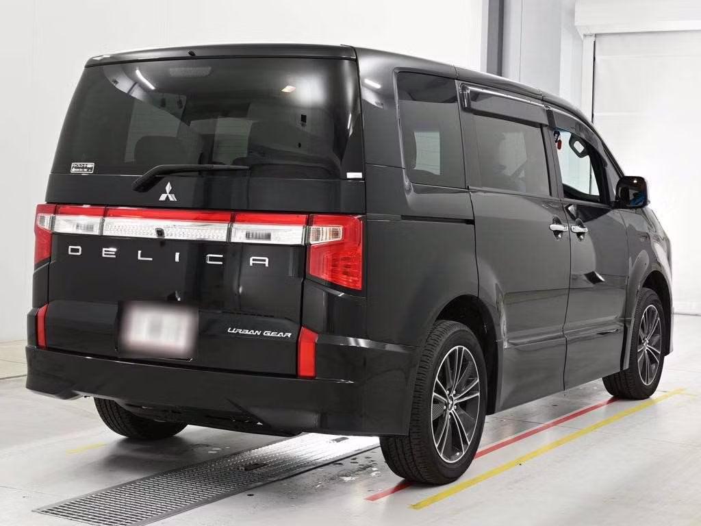 MITSUBISHI DELICA D:5