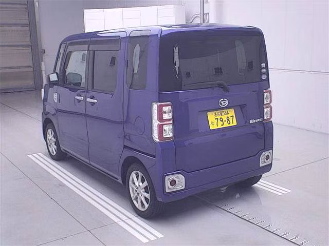 DAIHATSU WAKE