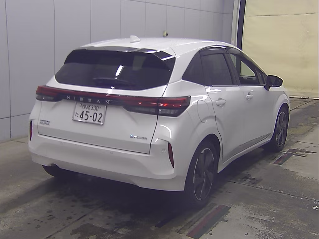 NISSAN AURA