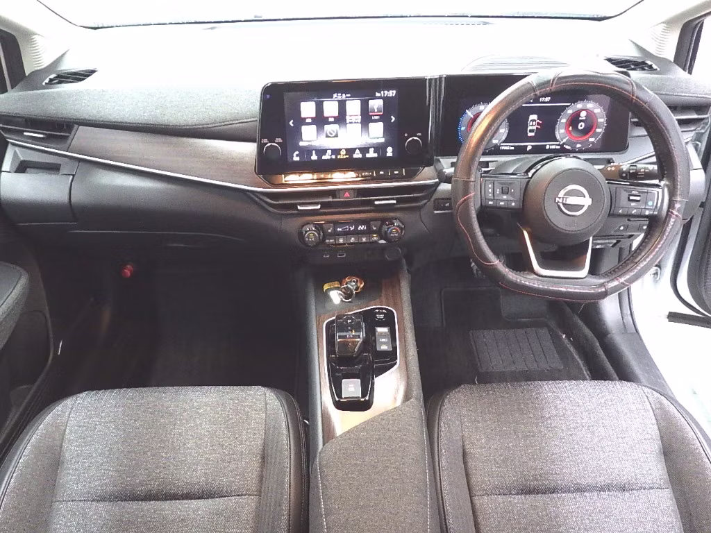 NISSAN AURA