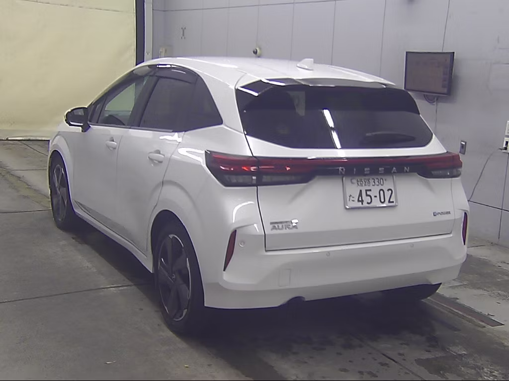 NISSAN AURA