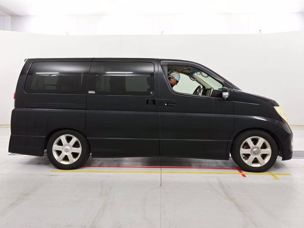 NISSAN ELGRAND