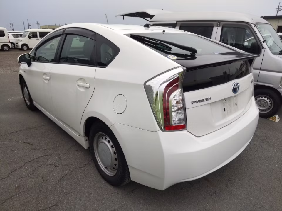 TOYOTA PRIUS