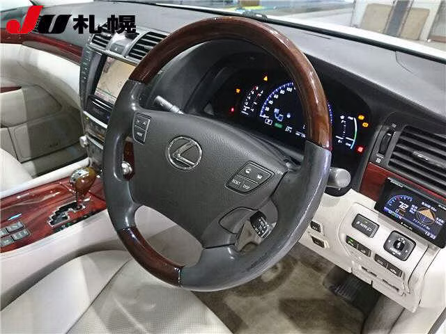 LEXUS LS600H