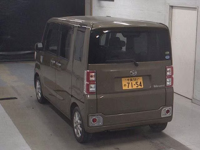 DAIHATSU WAKE