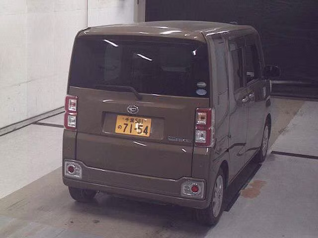 DAIHATSU WAKE