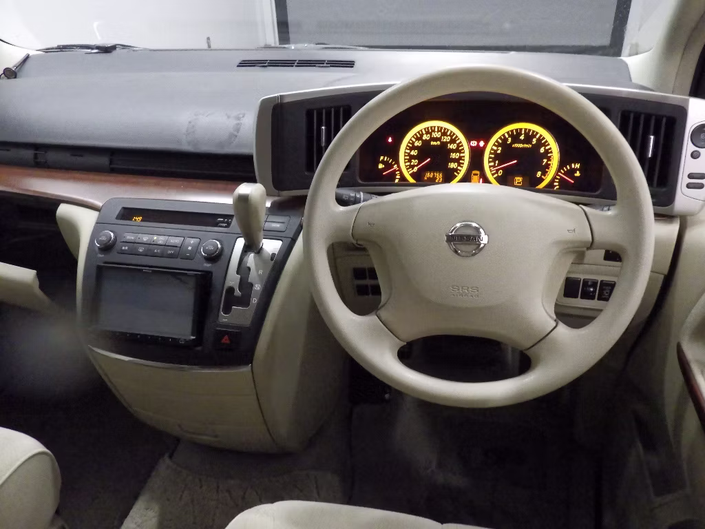 NISSAN ELGRAND
