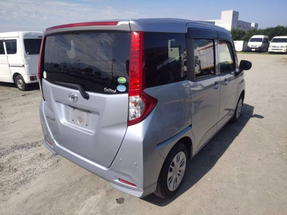 TOYOTA ROOMY