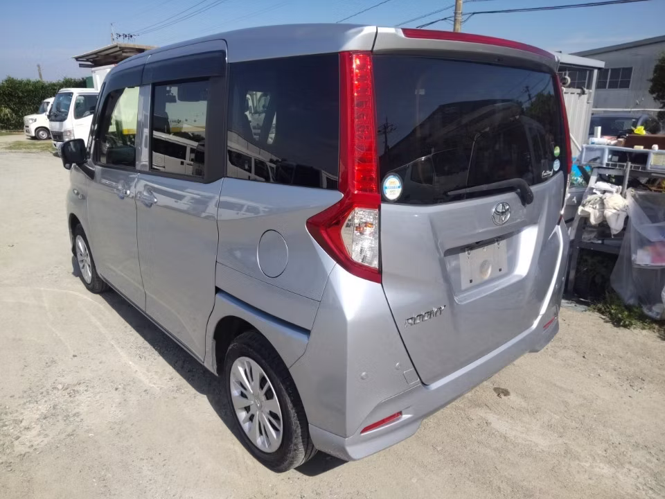 TOYOTA ROOMY