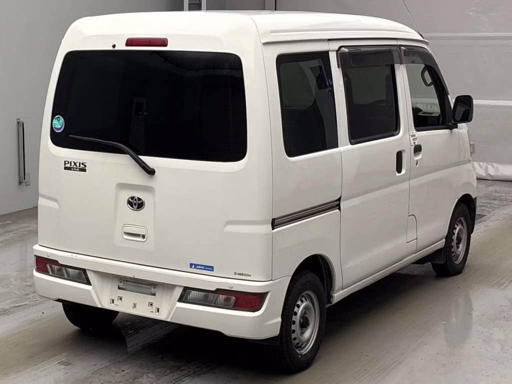 TOYOTA PIXIS VAN
