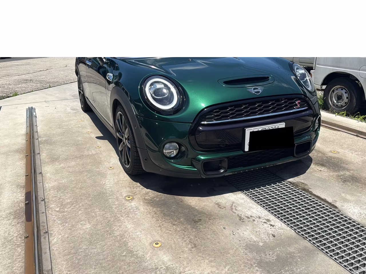 MINI HATCH