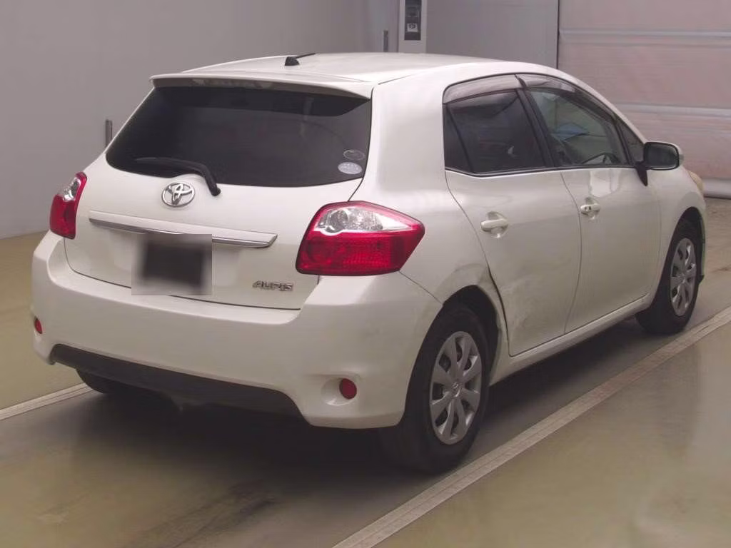TOYOTA AURIS