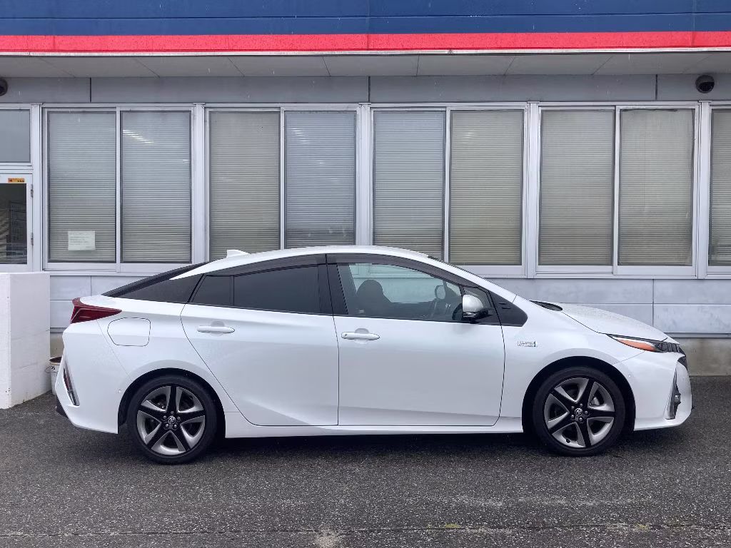 TOYOTA PRIUS PHV