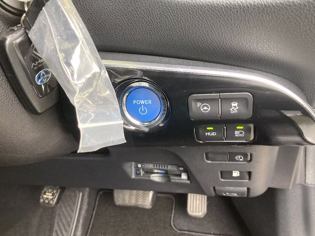 TOYOTA PRIUS PHV
