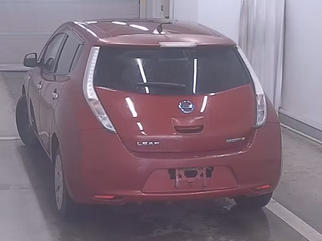 NISSAN LEAF