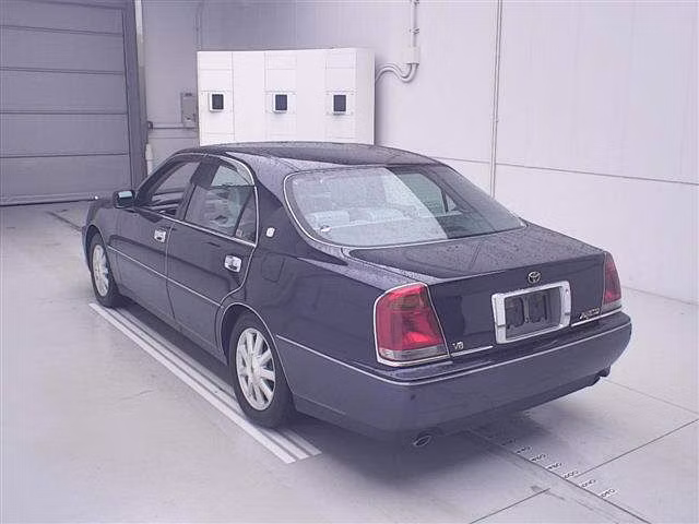 TOYOTA CROWN MAJESTA