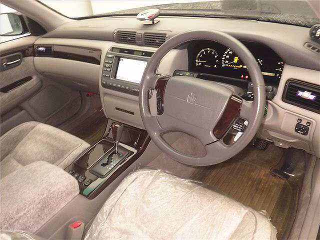 TOYOTA CROWN MAJESTA