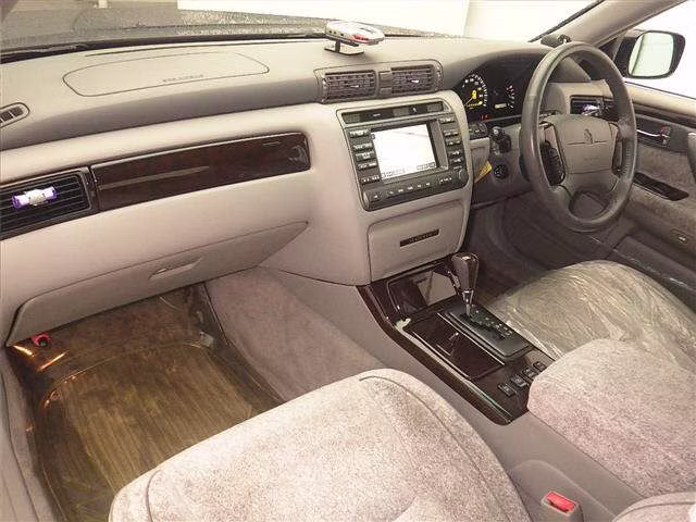 TOYOTA CROWN MAJESTA