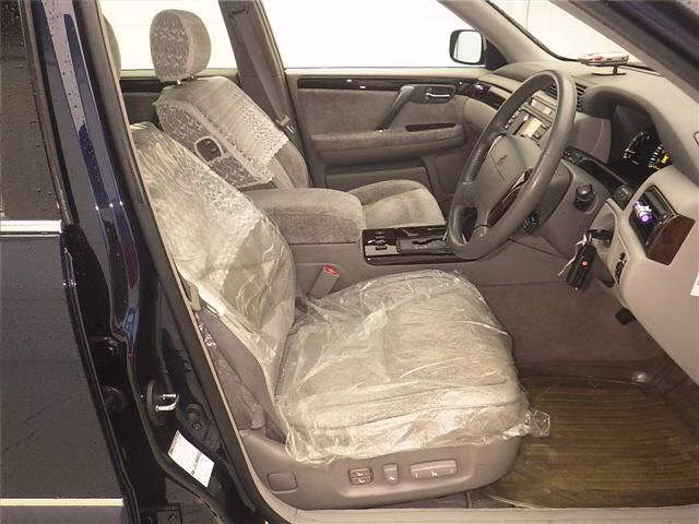 TOYOTA CROWN MAJESTA