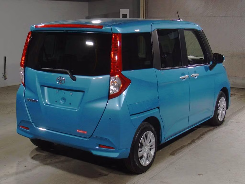 TOYOTA ROOMY