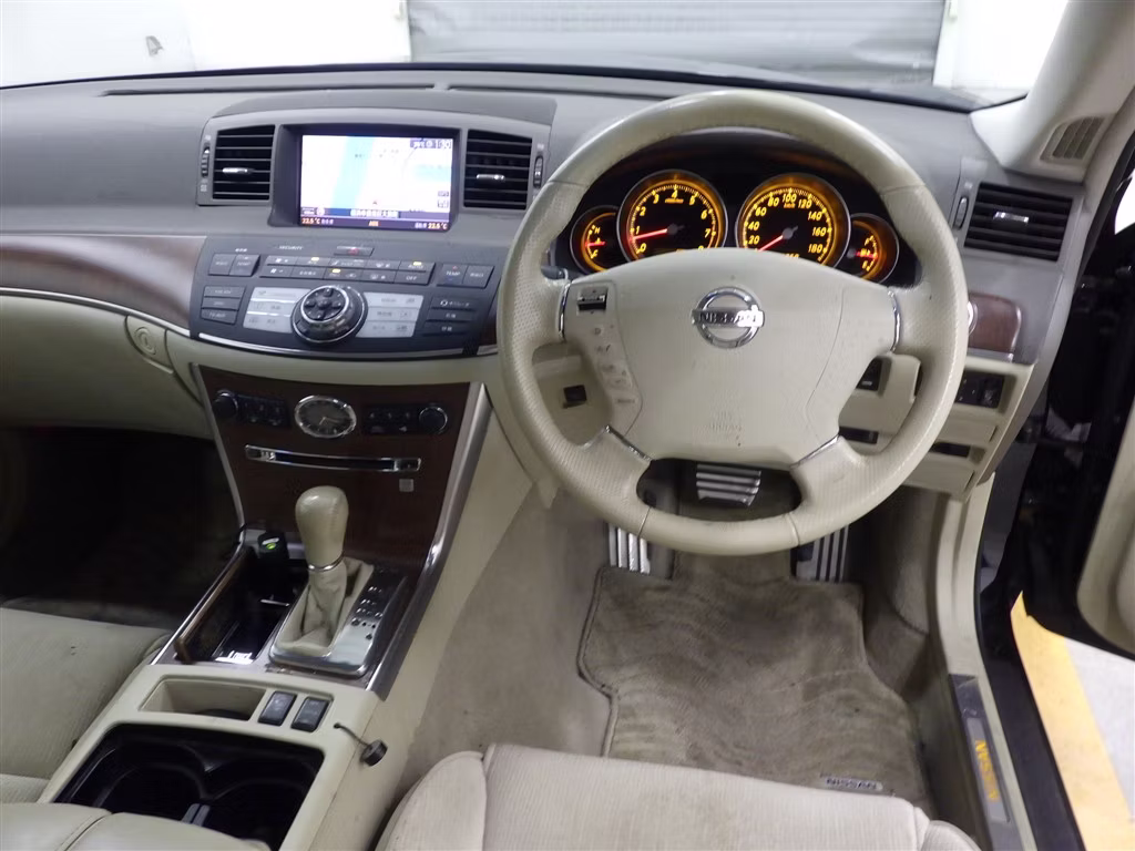 NISSAN FUGA
