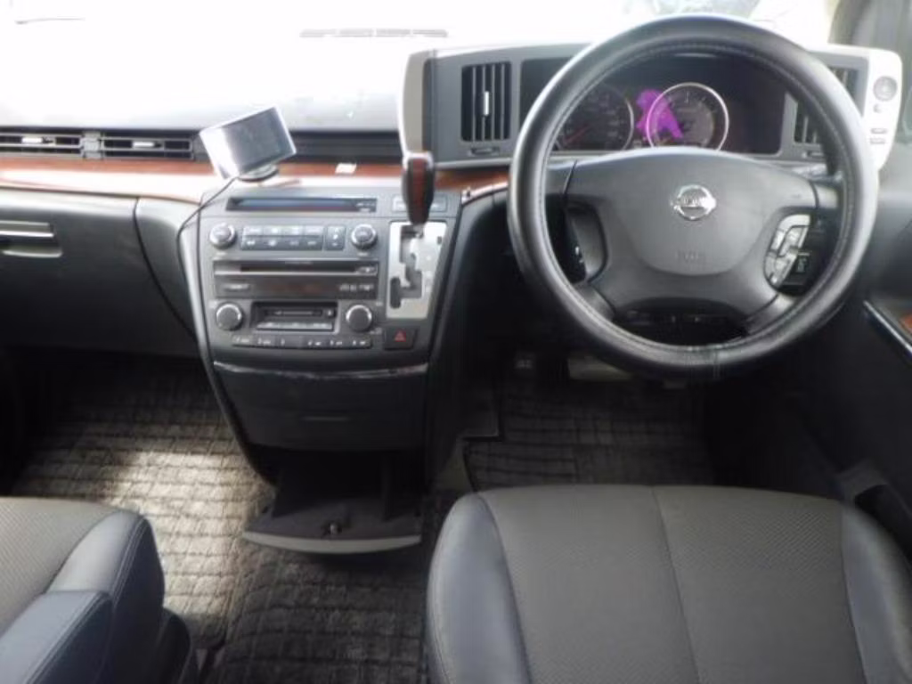 NISSAN ELGRAND