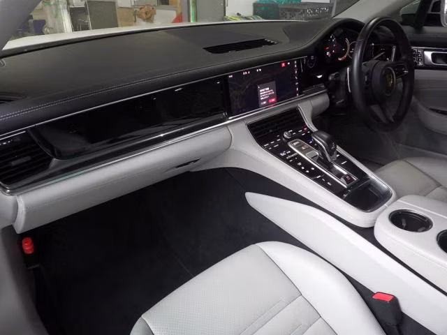 PORSCHE PANAMERA