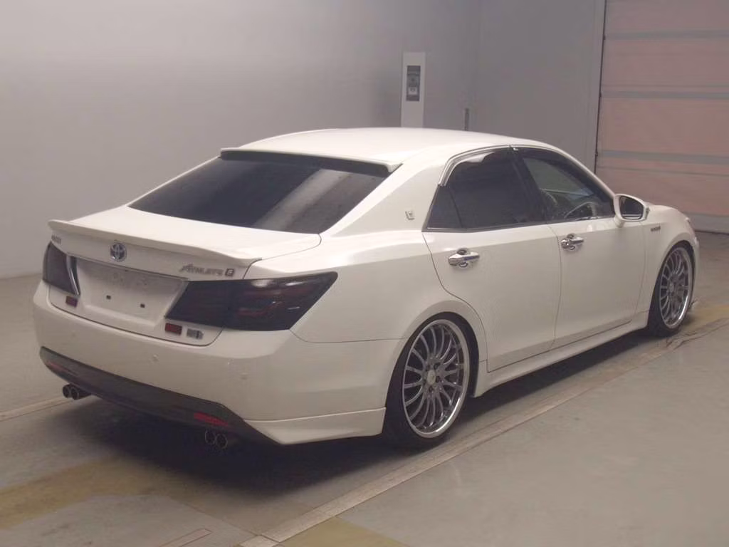 TOYOTA CROWN