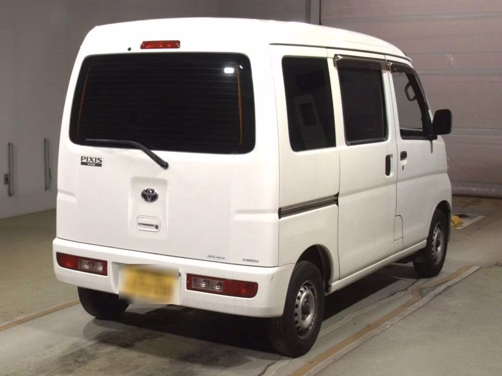 TOYOTA PIXIS VAN