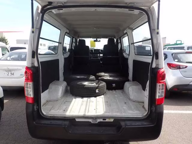 NISSAN NV350 CARAVAN