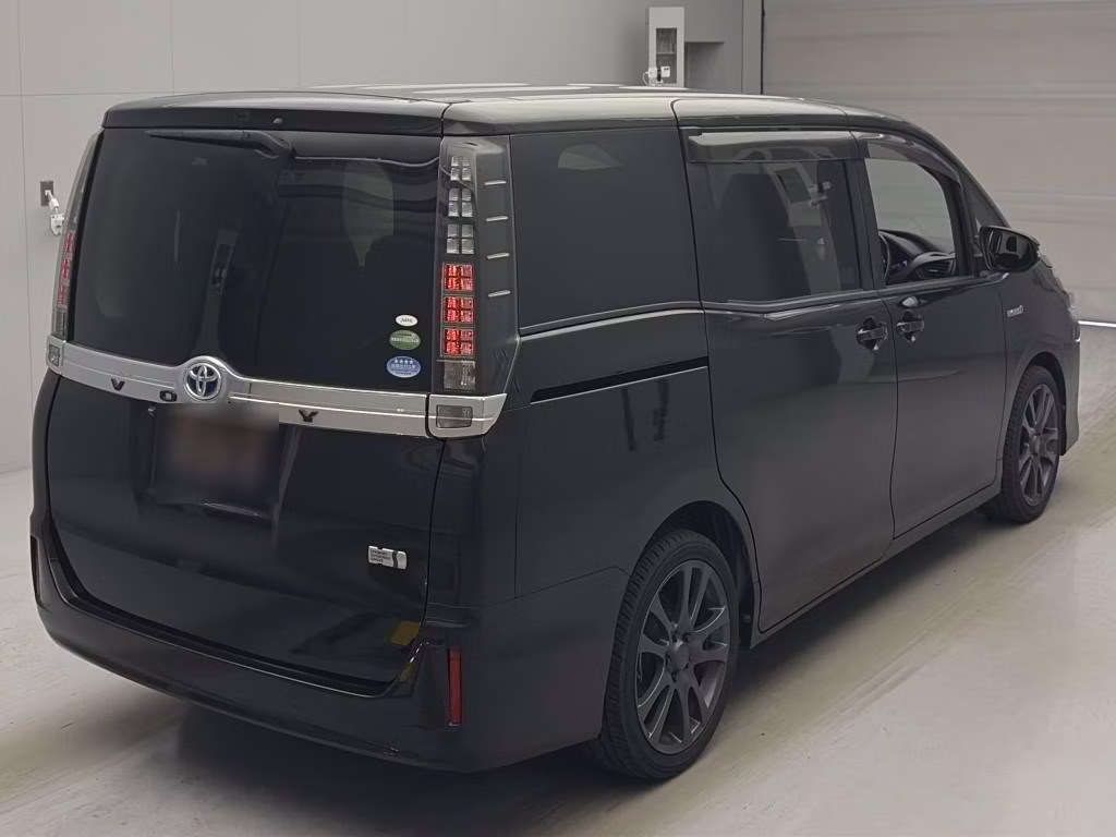 TOYOTA VOXY