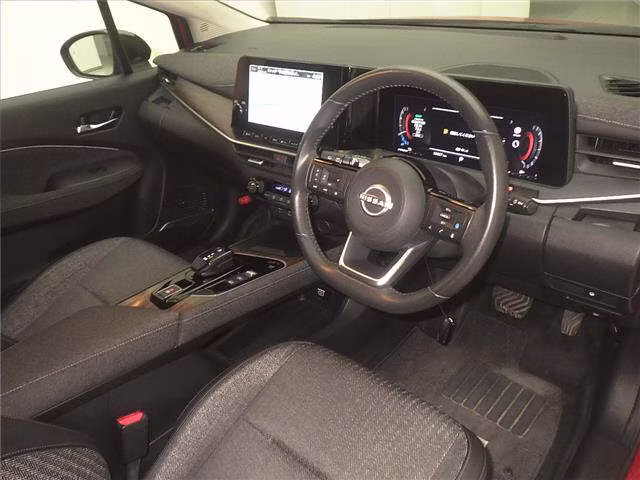 NISSAN AURA