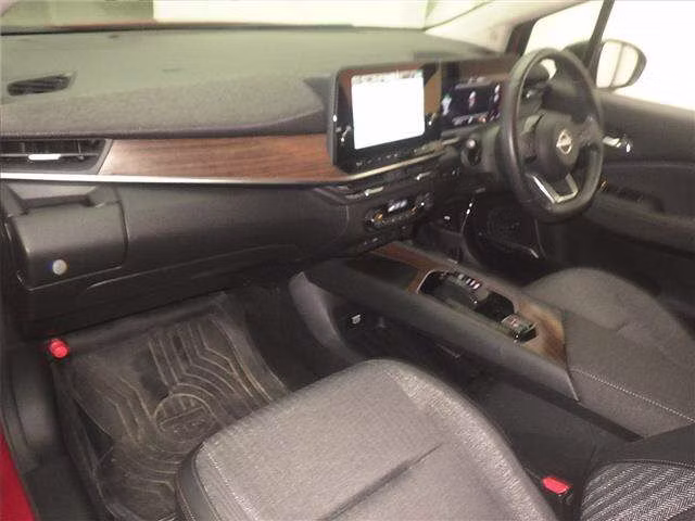 NISSAN AURA