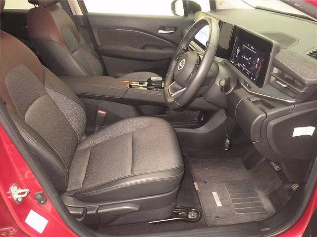 NISSAN AURA