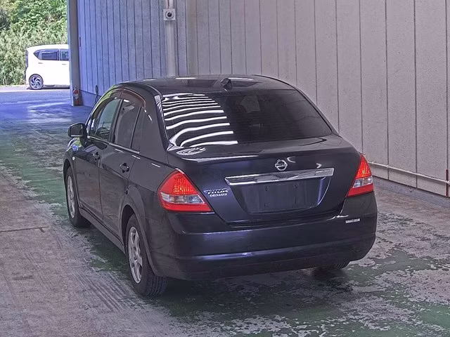 NISSAN TIIDA LATIO