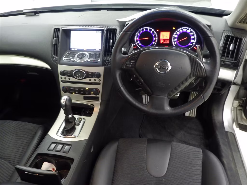 NISSAN SKYLINE