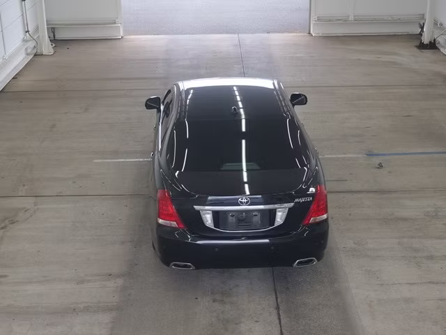 TOYOTA CROWN MAJESTA