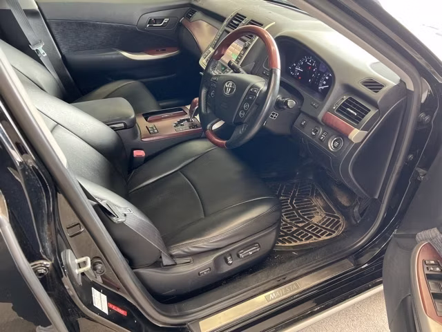 TOYOTA CROWN MAJESTA