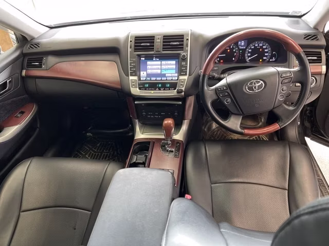 TOYOTA CROWN MAJESTA