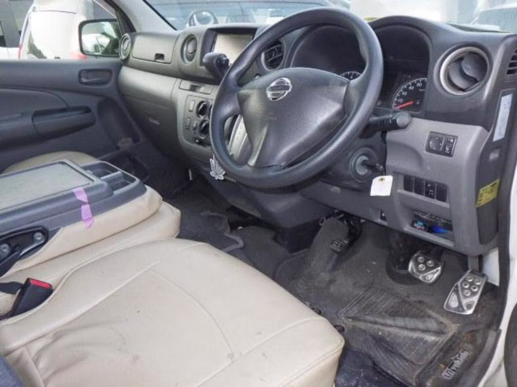 NISSAN NV350 CARAVAN