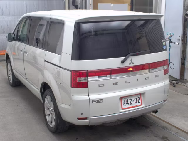 MITSUBISHI DELICA D:5