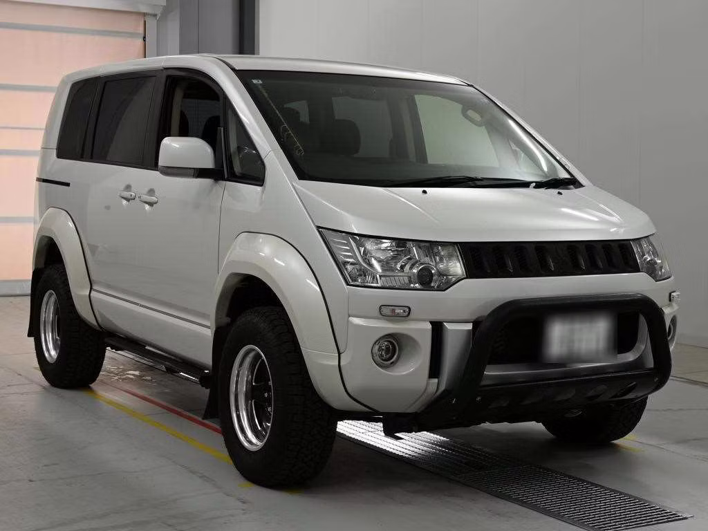 MITSUBISHI DELICA D:5
