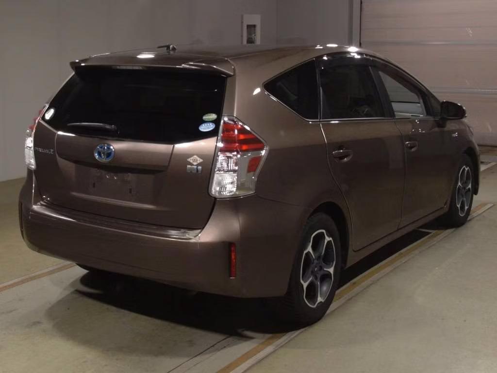 TOYOTA PRIUS ALPHA