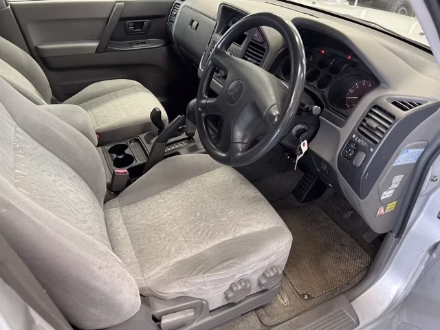 MITSUBISHI PAJERO