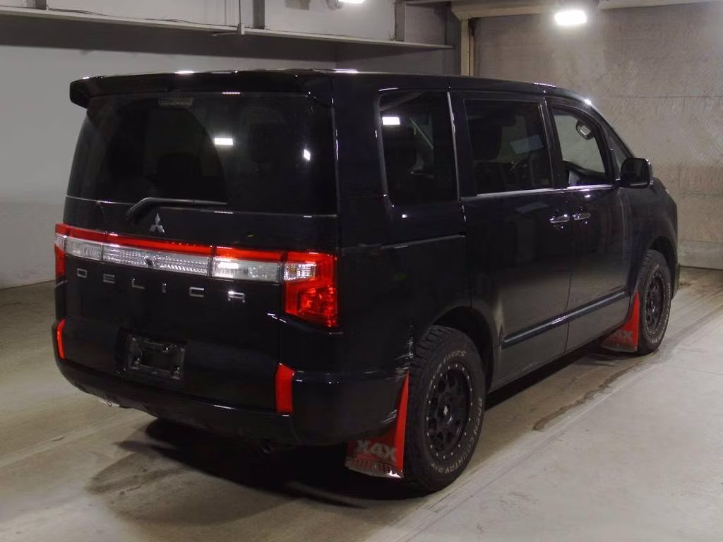 MITSUBISHI DELICA D:5