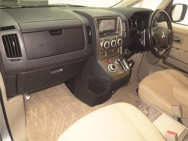 MITSUBISHI DELICA D:5