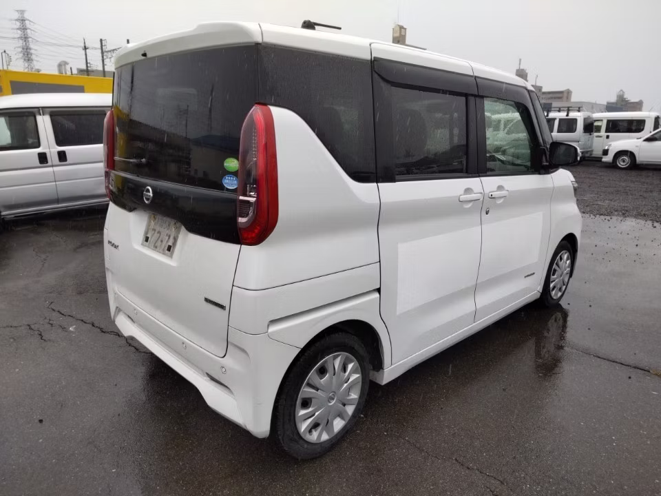 NISSAN ROOX